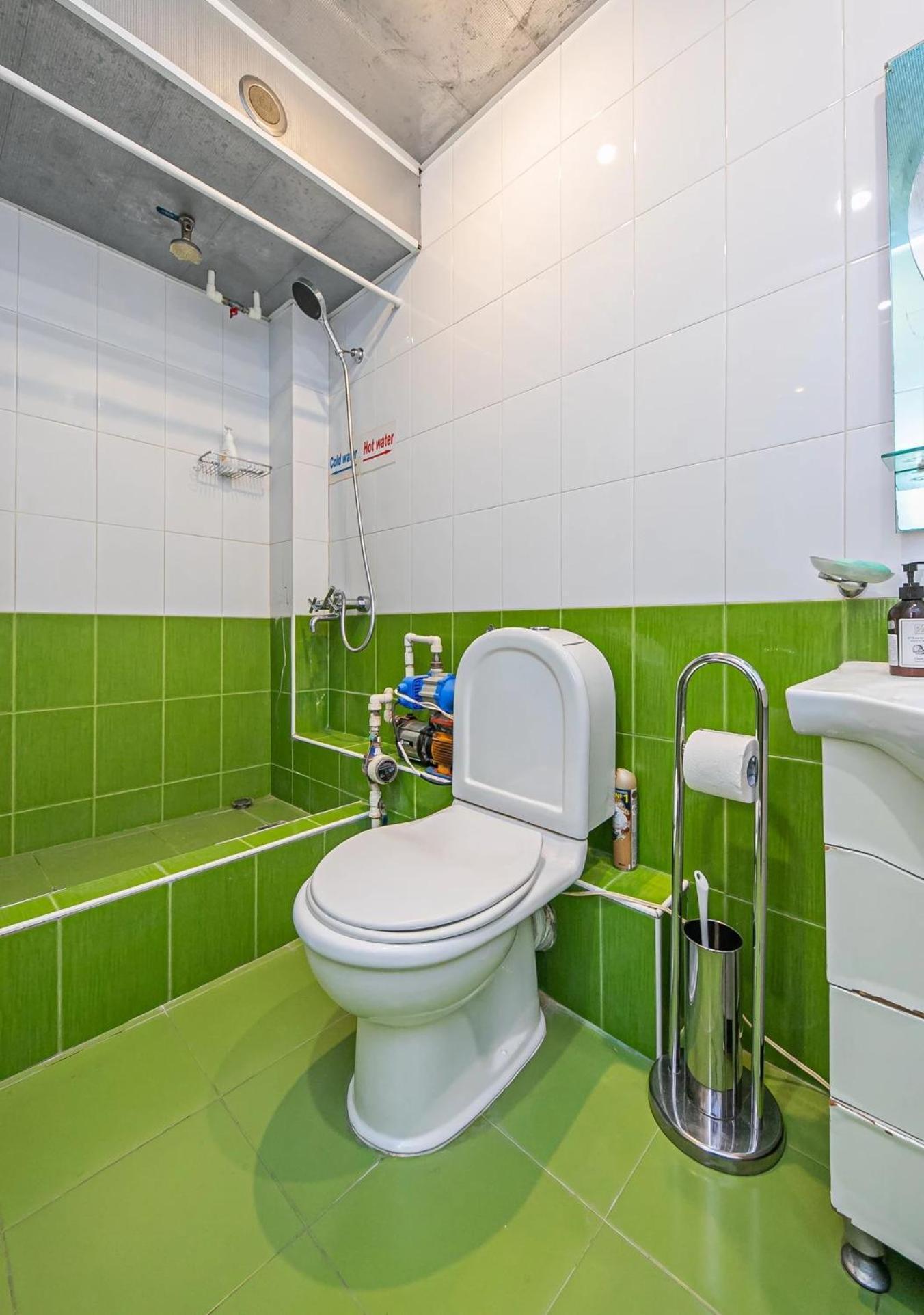 Super Location - Shared Bathroom And Kitchen Yerevan Bagian luar foto