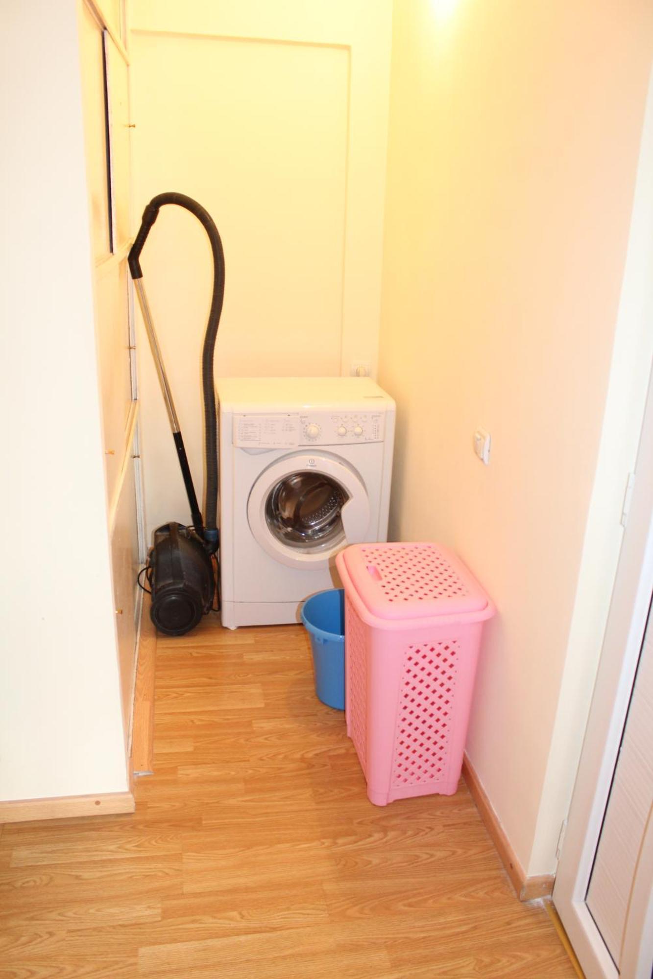 Super Location - Shared Bathroom And Kitchen Yerevan Bagian luar foto